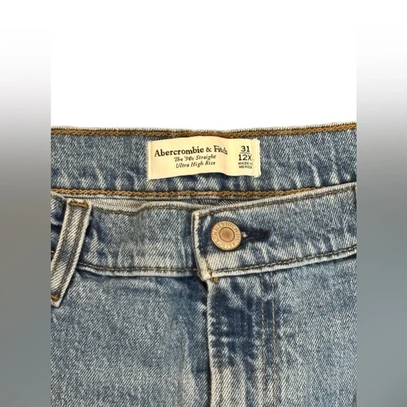 Abercrombie & Fitch Ultra High Rise 90s Straight Jeans – Medium Wash (31 / 12X) - Picture 8 of 10